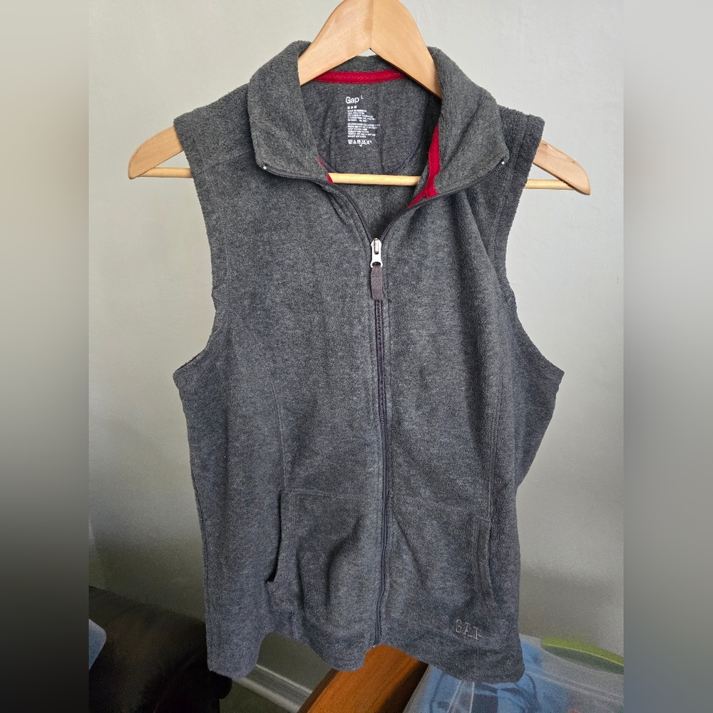 GAP Charcoal Sleeveless Fleece Jacket Large
